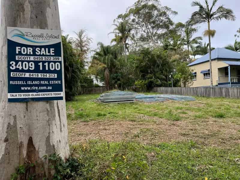Buy Commercial Land in Town Near the Jetty