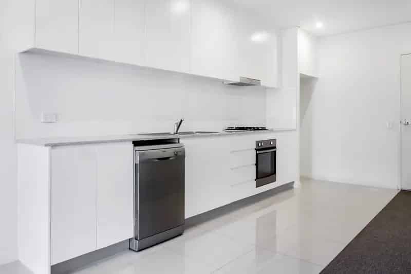 Modern 2-bedroom Apartment close to Liverpool CBD and Westfield for lease