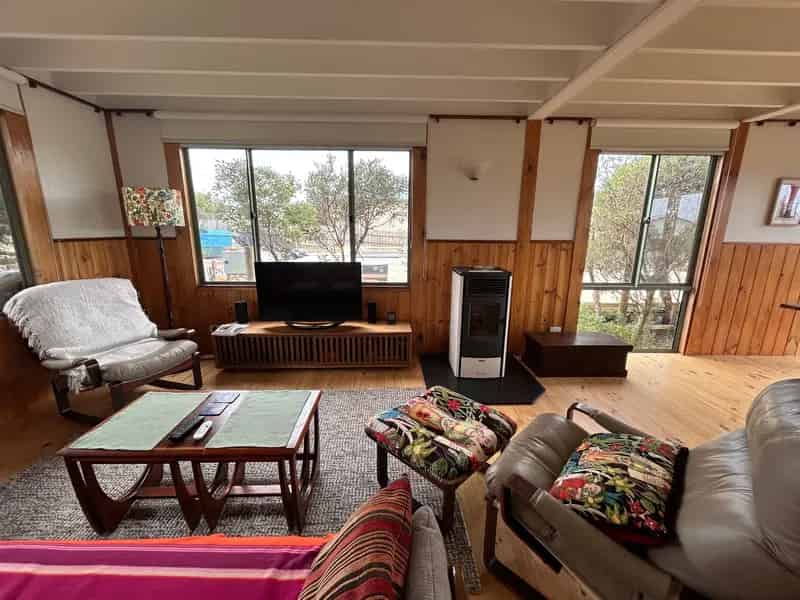 Fully furnished, short term lease opportunity awaits