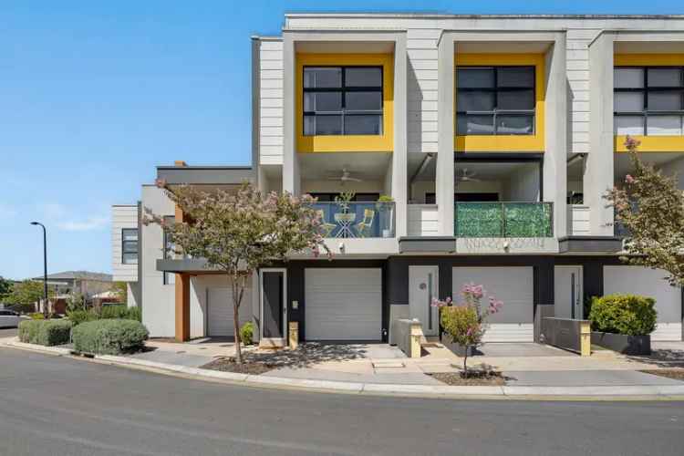 Low Fuss Triple Storey Townhouse Adelaide West