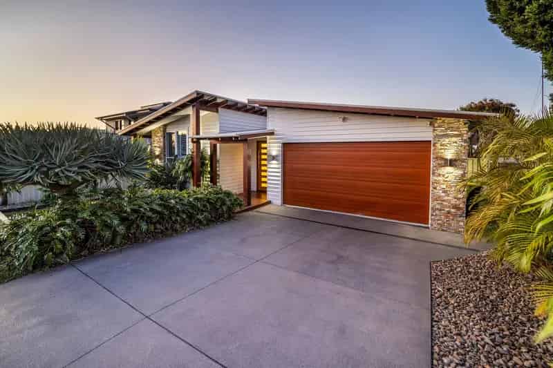 Single Level Shelly Beach Luxury