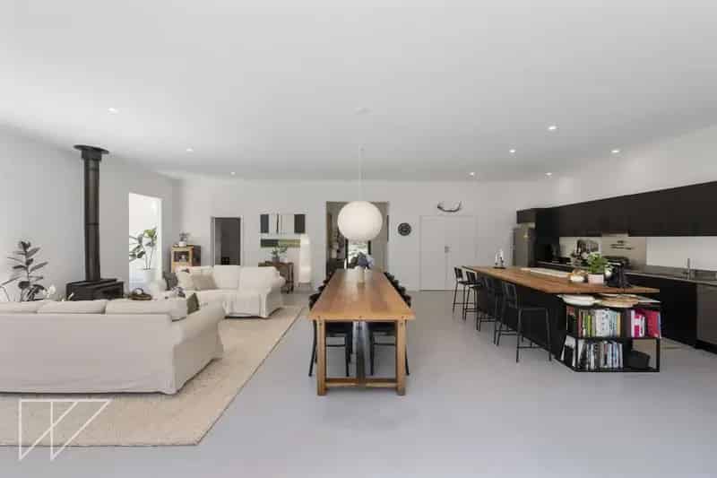 Buy contemporary rural property in Strzelecki Ranges with solar features
