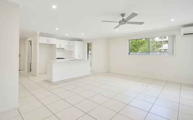 Luxury Family Home in Coomera - 4 Beds, 2 Baths, Near Westfield