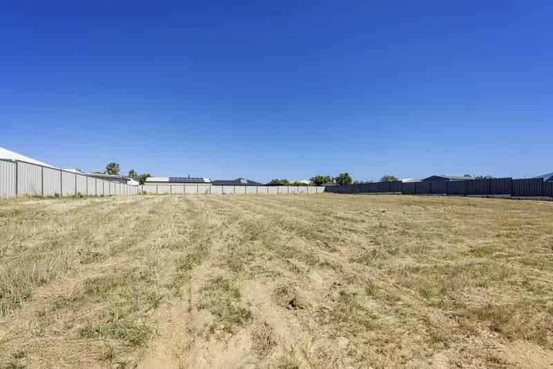 Buy Land in Strathalbyn with Exceptional Features for Your Dream Home