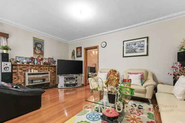 32 Victoria Avenue, Springvale VIC 3171 - House For Lease