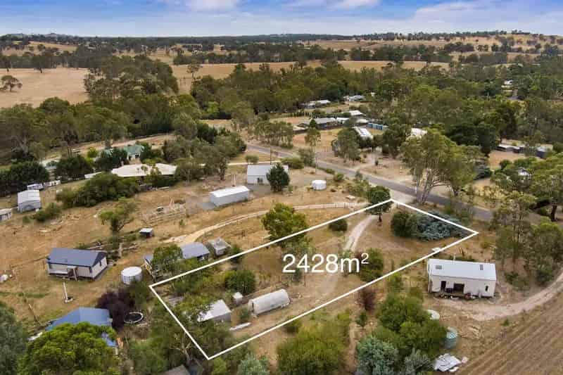 Buy land in Metcalfe with shed and access to Coliban River