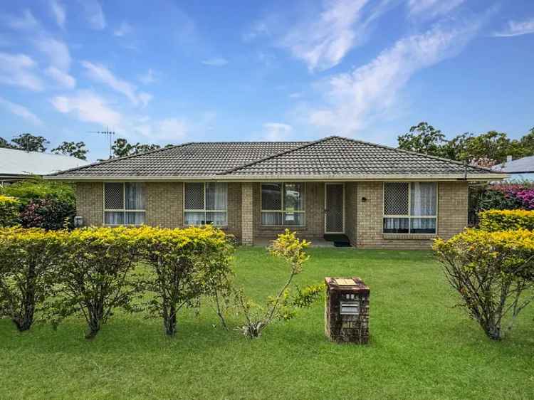 Lease 3 Bedroom House in Maryborough West with Air Conditioning