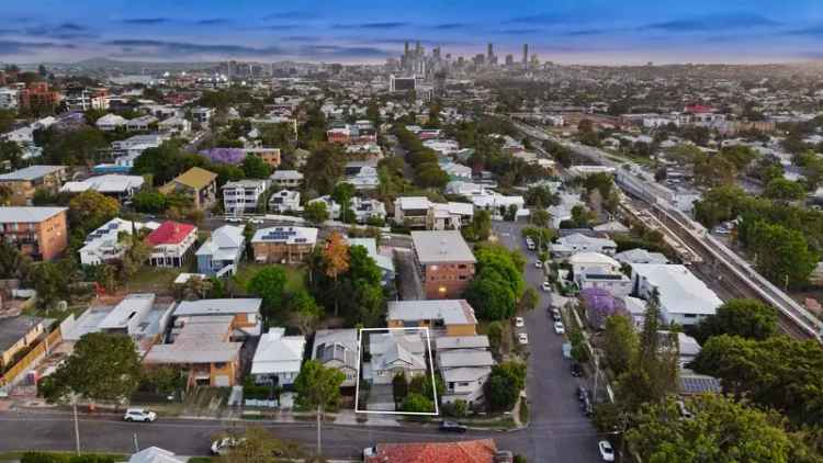 Transformed Wooloowin Cottage