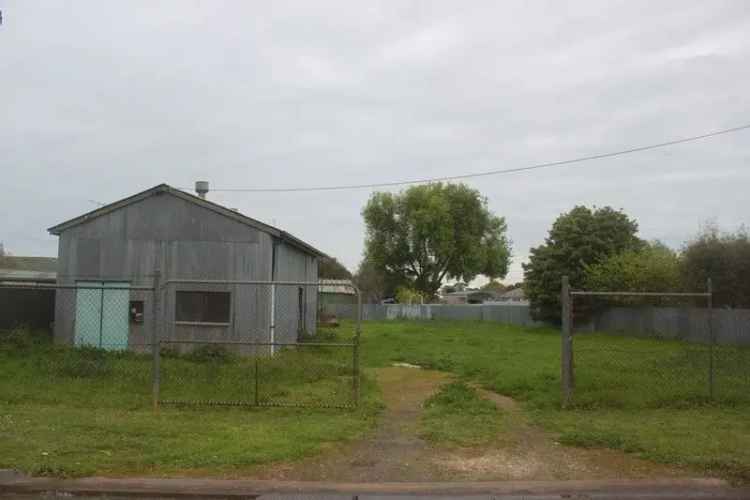 Prime Block of Land - 800 sqm with Shed!