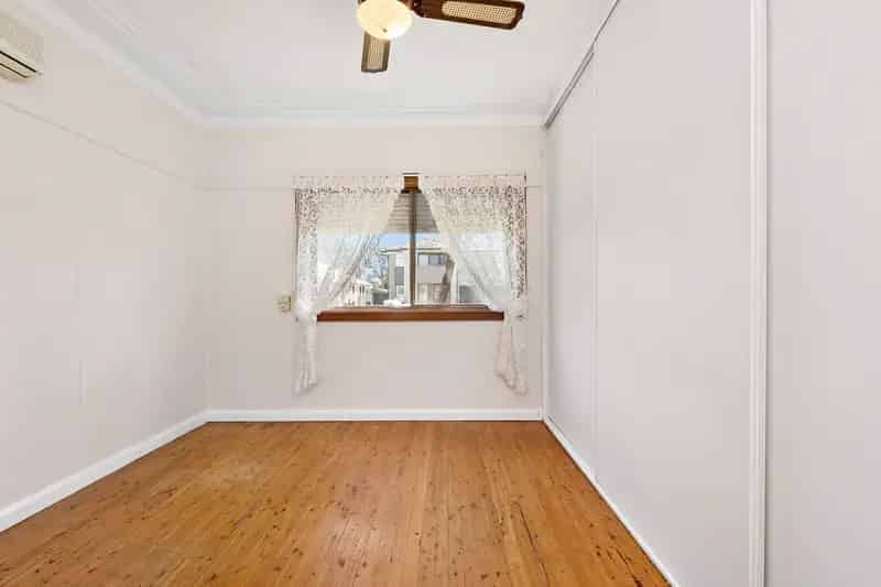 Lease Generously Proportioned Family Home in Engadine with Air Conditioning