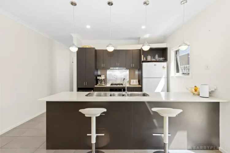 Modern Townhouse Dandenong - Updated Kitchen Ensuite Alfresco