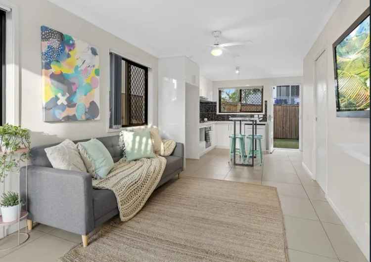 Contemporary Townhouse with Large Courtyard Near Bulimba Hawthorne Morningside