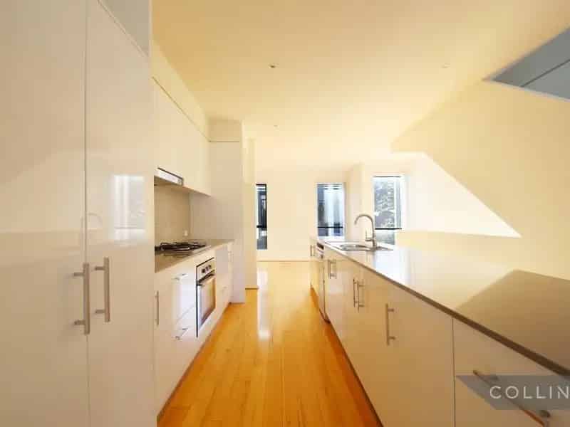 2 rooms house of 316 m² in Melbourne