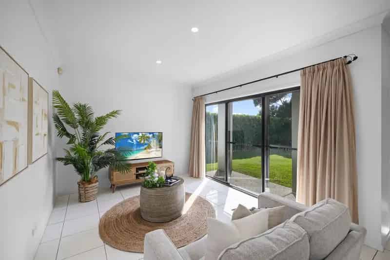 Beautiful Family Home on Lakeside Wurtulla