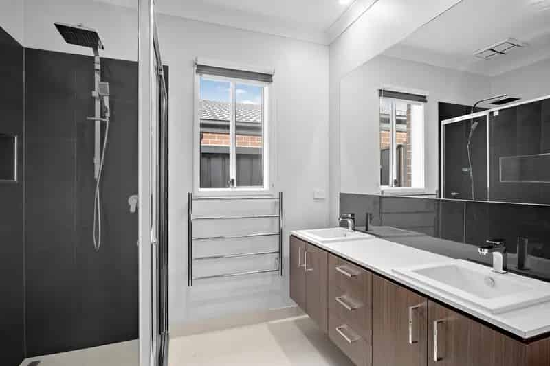 Real Estate For Sale - 28 Gallivant Drive - Doreen , VIC