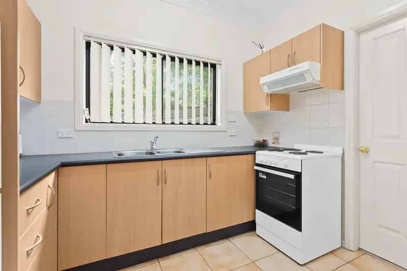 Real Estate For Lease - 2/14 Popes Road - Woonona , NSW