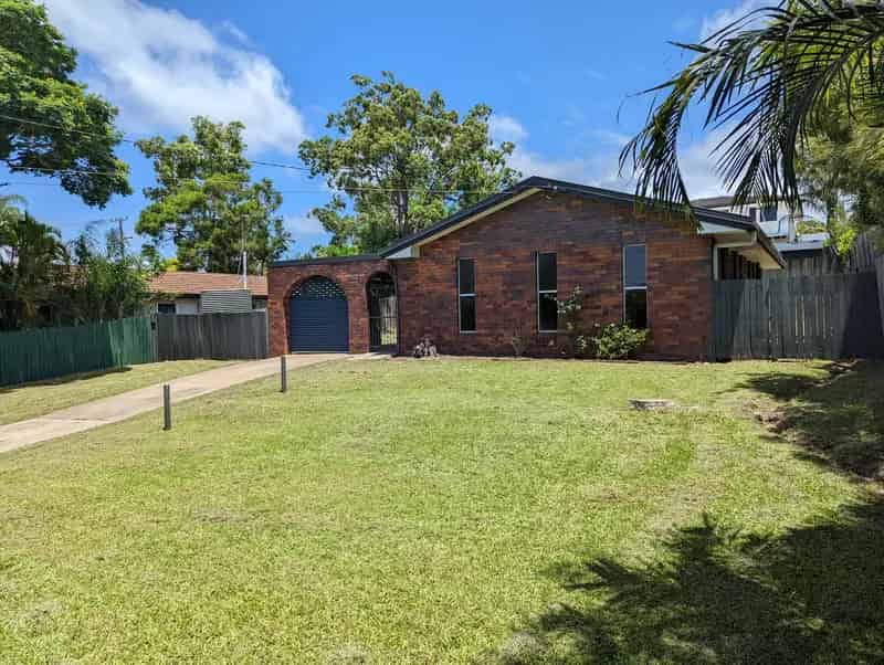 Walk to Everything - Great Sized Yard!