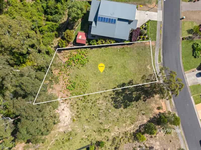 YOUR DREAM HOME AWAITS YOU THIS SPECIOUS BLOCK!