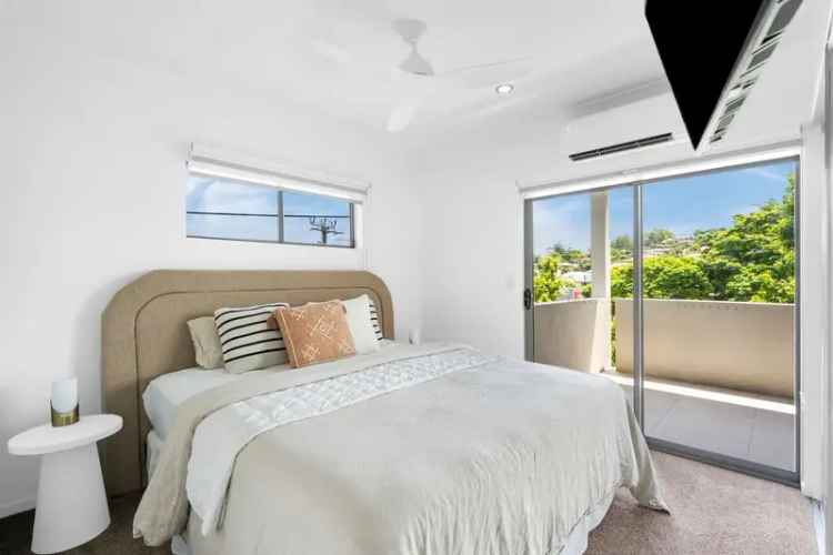 Contemporary Apartment with City Views in the Heart of Mount Gravatt