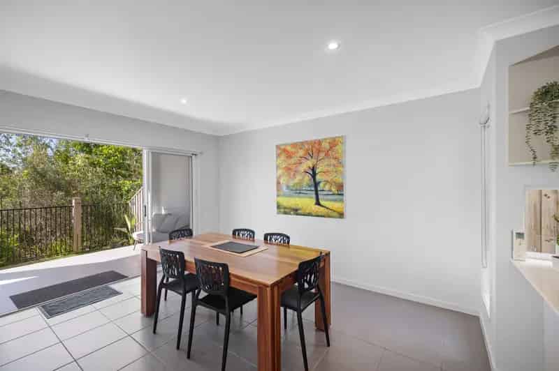 Effortless Modern Living with Nature at Your Back Door