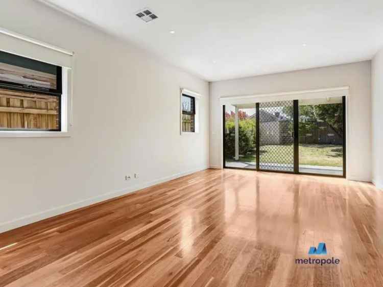 4 Room 76m² House Melbourne