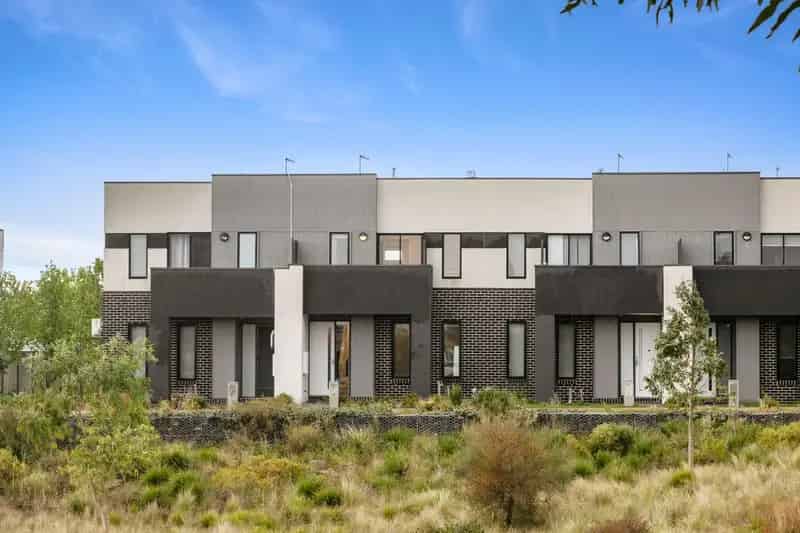 8 Lenox Walk, Point Cook VIC 3030 - Townhouse For Sale
