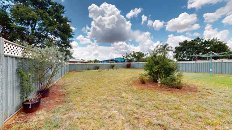 Rent Beautifully Renovated Home in Dubbo with Spacious Backyard