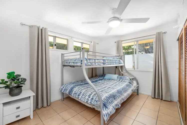 Charming Coastal Home Mooloolaba 3 Bed 1 Bath