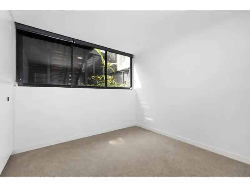 Unique 3 Level 3 Bedroom Duplex In A Great Location!