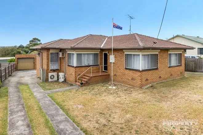 3 Bedroom 2 Bathroom Brick Home in Old Newborough