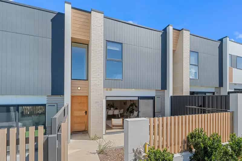 Modern, light-filled & spacious living