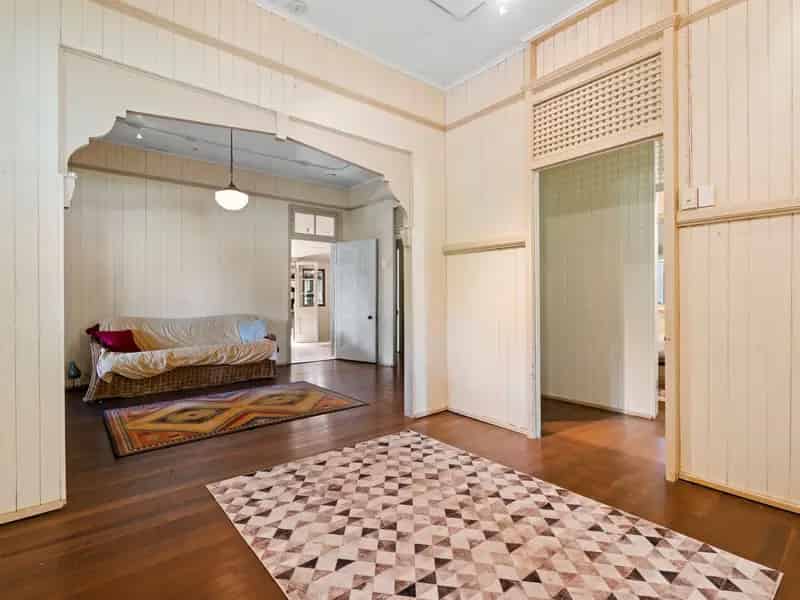 Embrace a Piece of History - Charming Queenslander in Dunwich