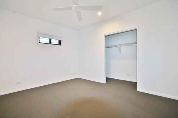 Modern Three Bedroom Unit Annerley Private Balcony Air Con