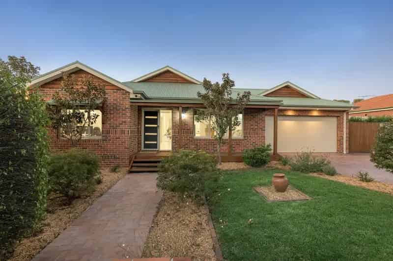 Family-size entertainer in prime location