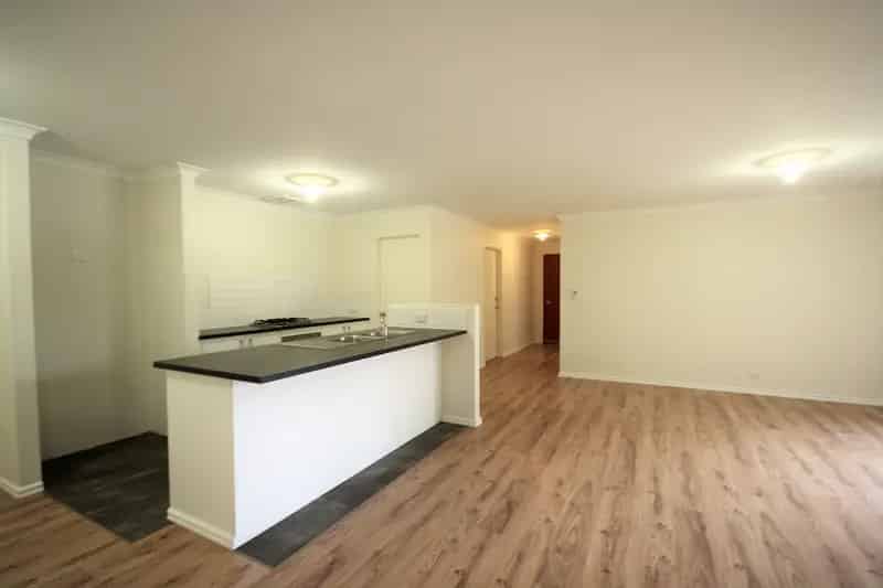 Quiet Home In Quiet Cul-De-Sac Close To Amenities...........