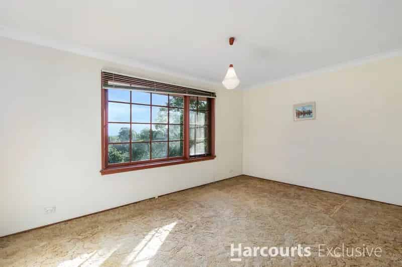 Retro Charm Meets Modern Opportunity!
