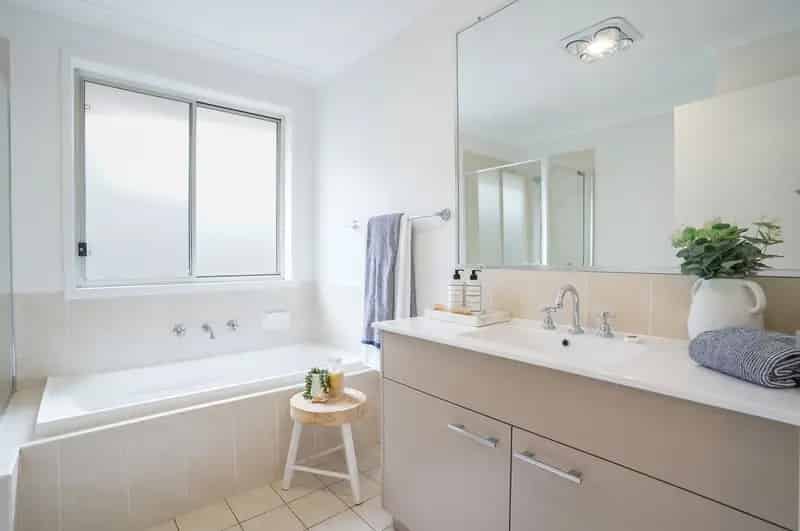 For Lease - House in Erina with Spacious Interiors and Garden