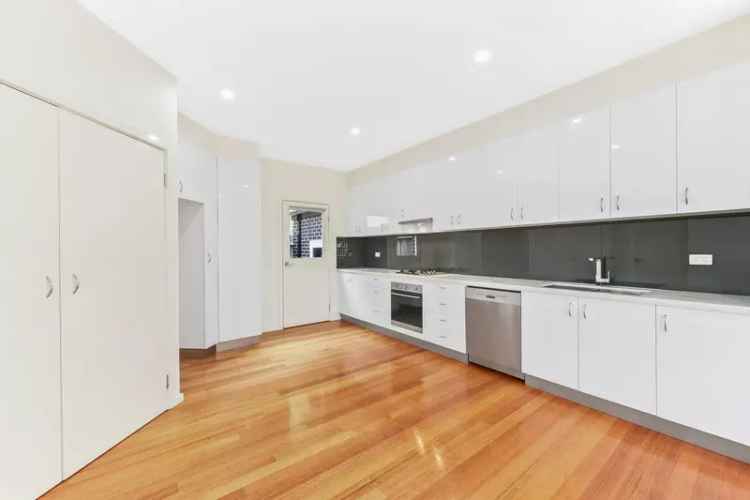 Rent double story townhouse in Mount Waverley with modern features