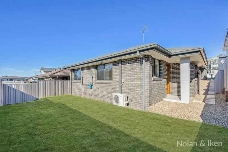 Immaculate Granny Flat Near Schools and Transport