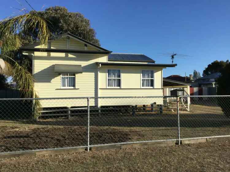 3 Bedroom Timber Home Family Retreat Fully Fenced Yard Carport