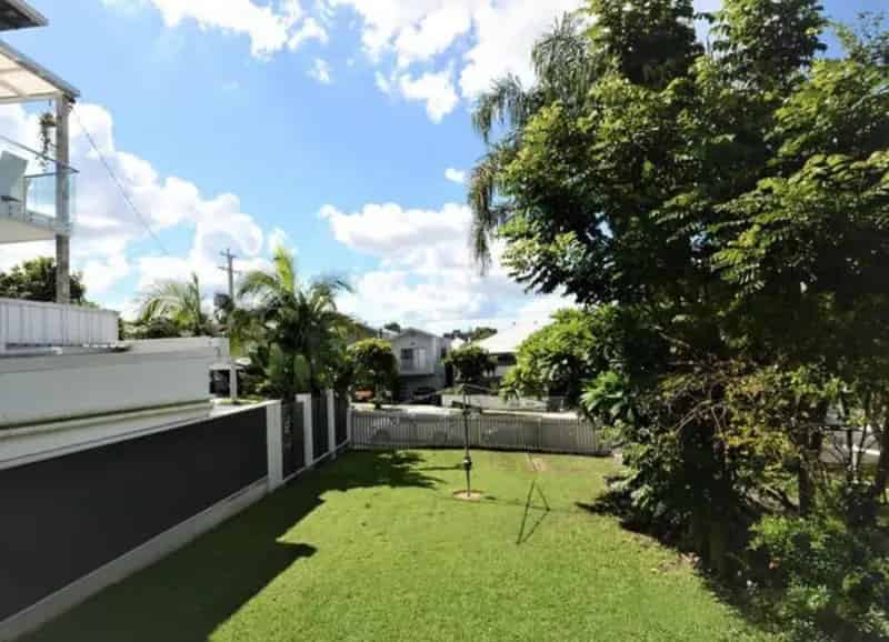 Charming 3-Bedroom Home in the Heart of Wooloowin - Ideal Location!