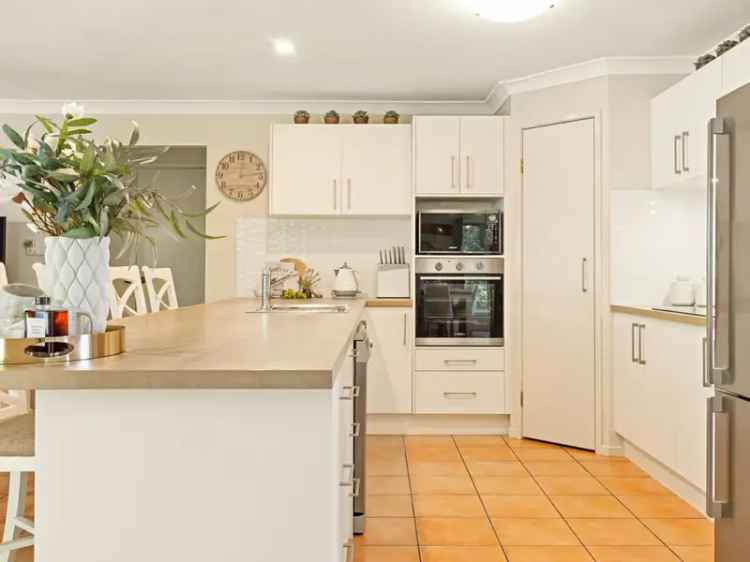 Family Home Mansfield SHS Catchment Low Maintenance 4 Bed 2 Bath Pool