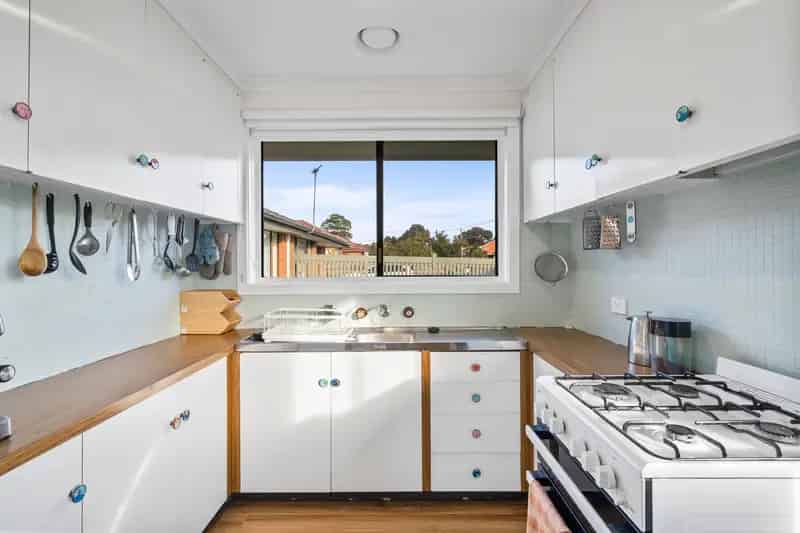 Spacious 2 Bedroom Unit in Great Location