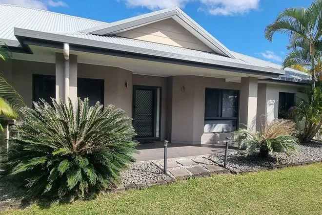 4-Bedroom Home in Cannonvale Private Oasis Family Entertaining