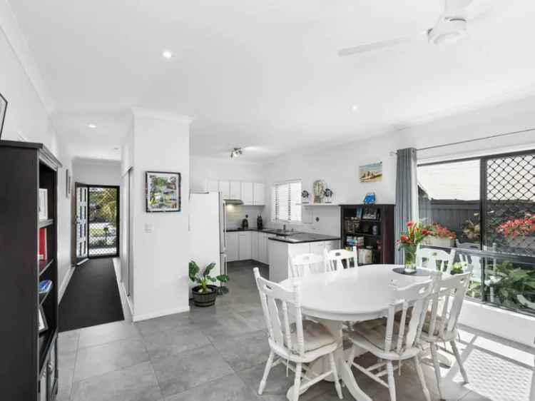 3 Bed 2 Bath Low-Set Home in Bellvista Caloundra West