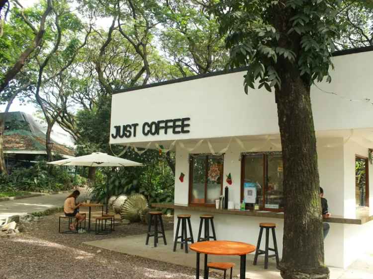 Buy Unique Cafe at Lake Moogerah with Growth Potential