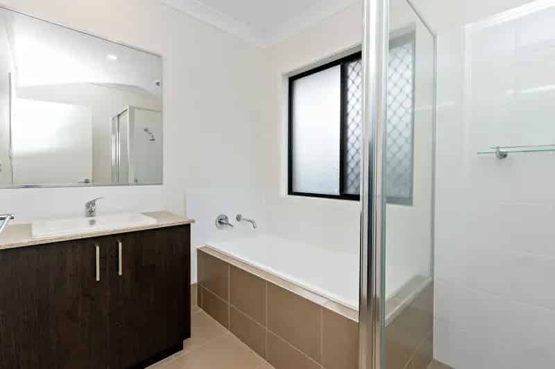 For Lease 4 Bedroom House in Fern Bay with Outdoor Alfresco Area