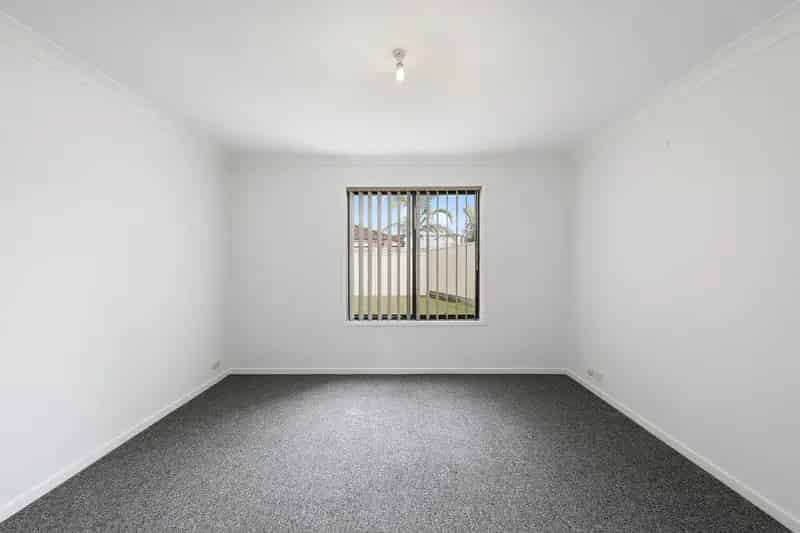 Real Estate For Lease - 23 Loongana Crescent - Blue Haven , NSW