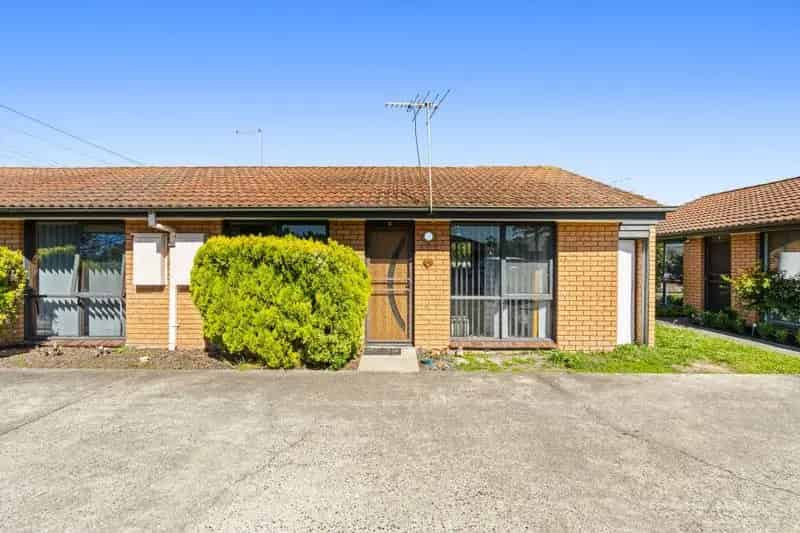 Walking distance to the CBD!