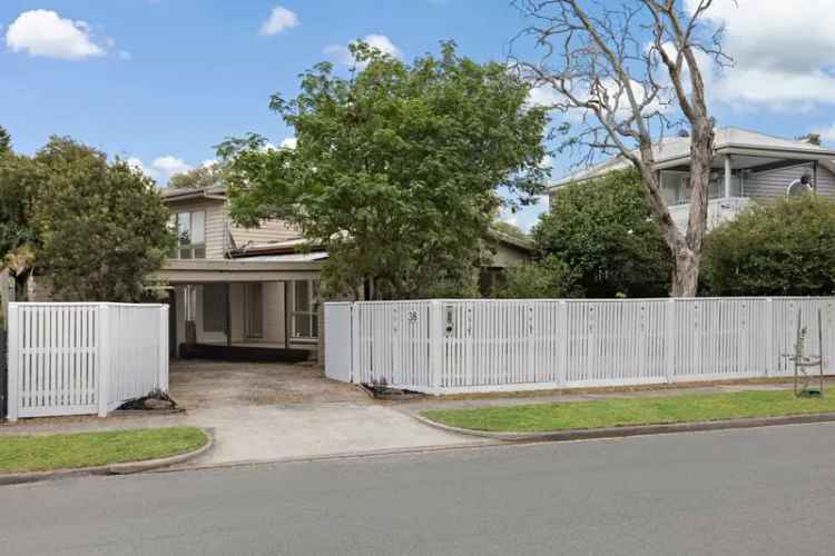 Spacious & Stylish Family Living with a Lush Backyard Oasis